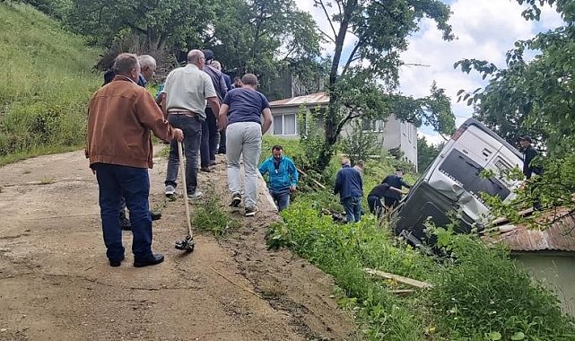 Cenazeye yolunda kaza: 8 yaralı