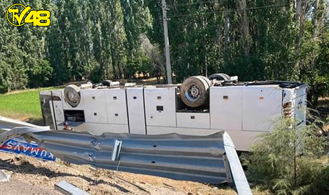 Denizli&#039;de Tur Otobüsü  Devrildi