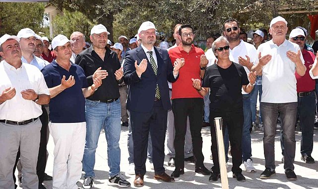 Depremde zarar gören caminin temeli dualarla atıldı