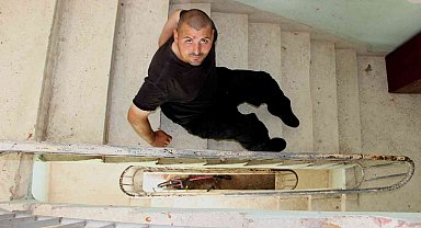 Engelli Ramazan'ın asansör çilesi