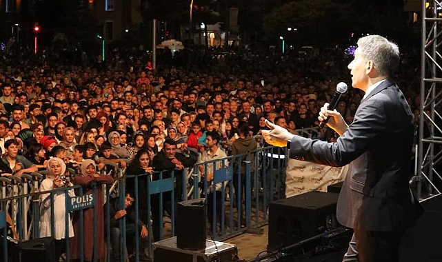 Erzincanlılar Yıldızdoğan&#039;ın konseriyle coştu