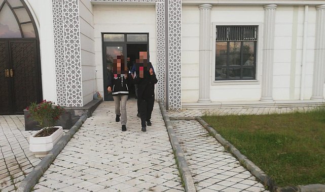 Evlerden para ve ziynet eşyası çalıyorlardı, yakayı ele verdiler