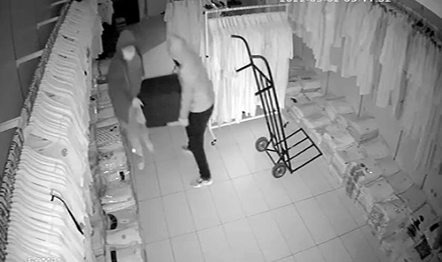 Fatih&#039;te 11 milyonluk hırsızlık kamerada