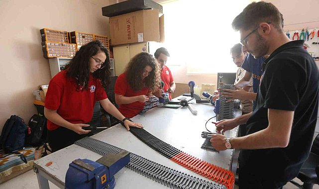 Gaziantep&#039;te Teknofest&#039;te yarışacak 26 takıma malzeme desteği