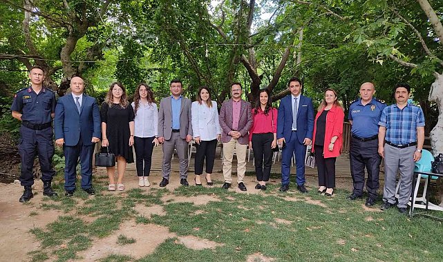 Gediz&#039;de tayini çıkan hakim ve savcılar için veda yemeği