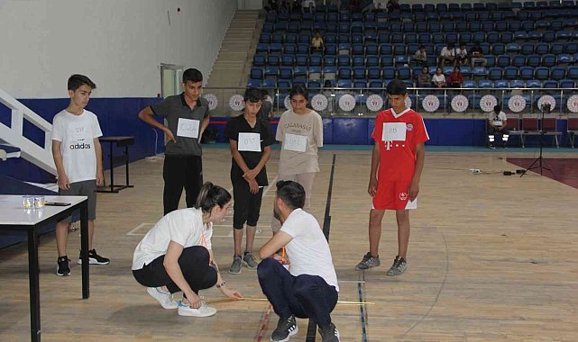 Hakkari&#039;de öğrenciler spor lisesine girmek için ter döktü