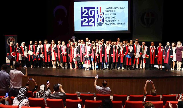 Havacılık ve Uzay Bilimleri Fakültesi&#039;nde mezuniyet heyecanı