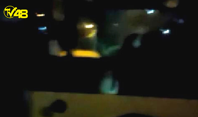 İETT otobüsünde cinsel ilişkiye girdiler! Yoldan geçenler görüntüledi !