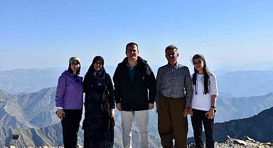 İkiyaka zirvesinde duygulandıran mutluluk