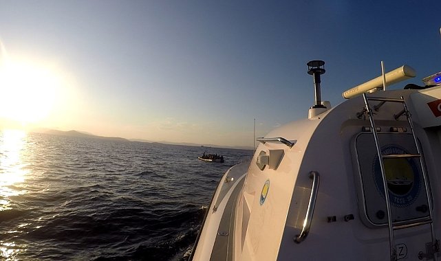 İzmir açıklarında 46 düzensiz göçmen kurtarıldı