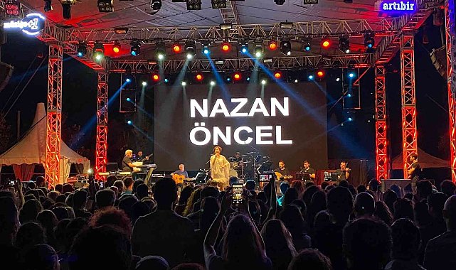 Kadıköy Kalamış Yaz Festivali&#039;nde Nazan Öncel rüzgarı esti