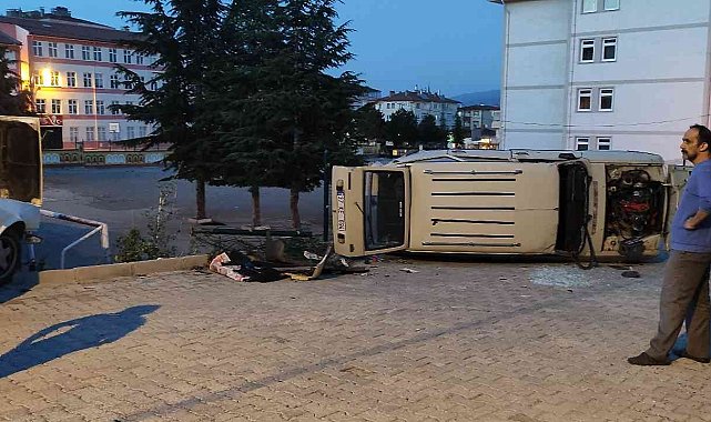Kastamonu&#039;da iki otomobil çarpıştı: 1 yaralı