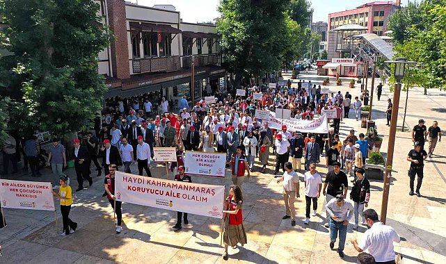 Koruyucu Aile Günü&#039;nde farkındalık yürüyüşü
