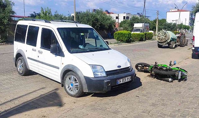 Manisa&#039;da otomobil ile motosiklet çarpıştı: 2 yaralı
