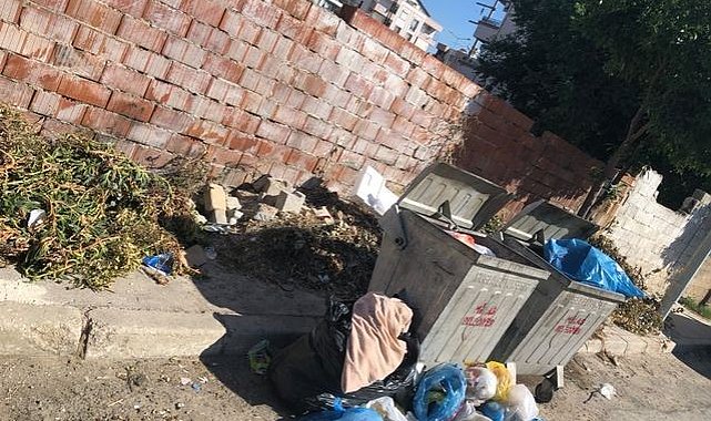 Milas Belediyesi toplamadı, ortalık çöplüğe döndü
