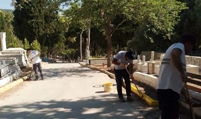 Milas Şehir Mezarlığı, bayrama hazırlanıyor