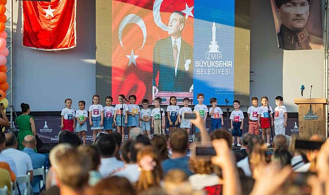Miniklerin ilk mezuniyet heyecanına Başkan Soyer de ortak oldu