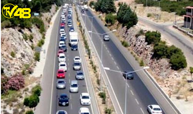 Muğla&#039;ya giriş kuyruğu 5 kilometreyi geçti