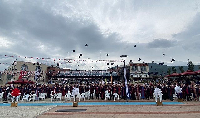 OMÜ İlahiyat Fakültesi&#039;nde mezuniyet heyecanı