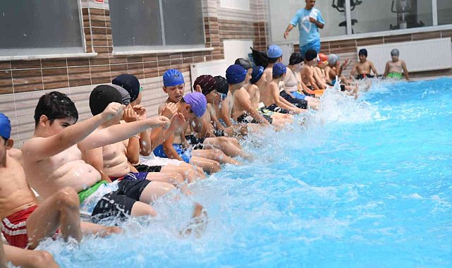 Onikişubat&#039;ın 7 havuzunda 4 bin çocuk yüzme öğrenecek