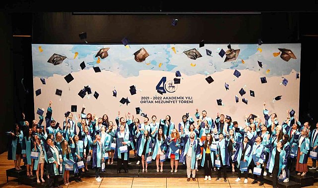 Ortak mezuniyet töreniyle kariyer yolculuklarına adım attılar