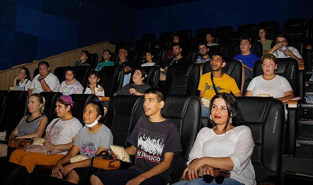 Özel gereksinimli bireyler sinema izlemenin mutluluğunu yaşadı