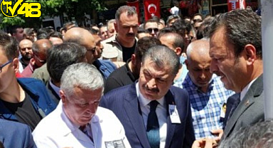 Sağlık Bakanı Fahrettin Koca, öldürülen doktor Ekrem Karakaya'nın cenaze töreninde protesto edildi