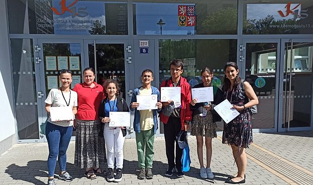 Salihli&#039;den 4 öğrenci Çekya&#039;da hayallerini gerçekleştirdi