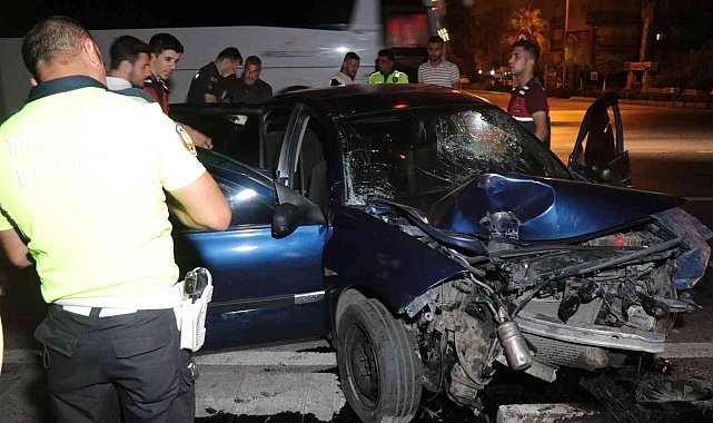 Sinyalizasyon direğine çarpan otomobil sürücüsü hayatını kaybetti