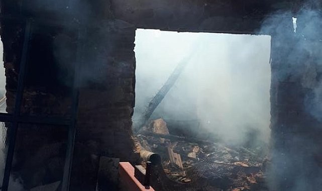 Söke&#039;deki yangında ev kullanılamaz hale geldi