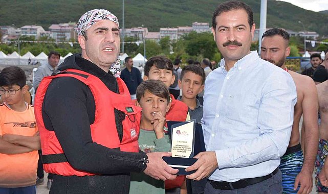 Tatvan Doğu Anadolu Fuarı Kültür ve Sanat Festivali coşkusuyla devam ediyor