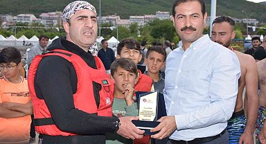 Tatvan Doğu Anadolu Fuarı Kültür ve Sanat Festivali coşkusuyla devam ediyor