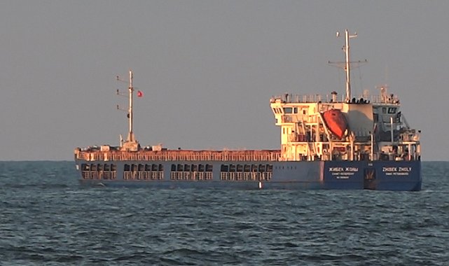 Ukrayna sahilinden hareket eden tahıl yüklü Rus gemisi Sakarya&#039;da demir attı