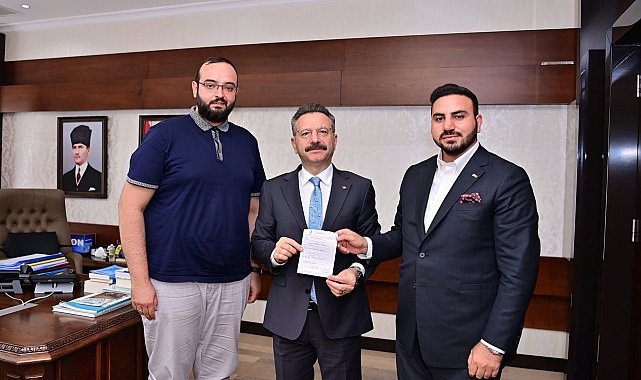 Vali Aksoy&#039;dan Kızılay&#039;a kurban bağışı