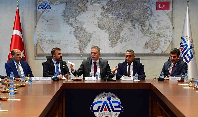 Vali Gül İhracatçılarla Gündemi Değerlendirdi