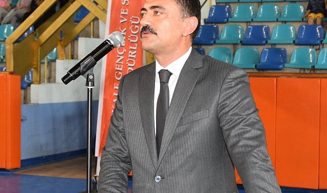 Vali Tekbıyıkoğlu&#039;ndan velilere çağrı: &quot;Çocuklarımız ekranlarıyla değil, akranlarıyla zaman geçirsin&quot;