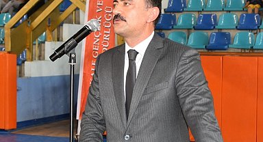 Vali Tekbıyıkoğlu'ndan velilere çağrı: "Çocuklarımız ekranlarıyla değil, akranlarıyla zaman geçirsin"