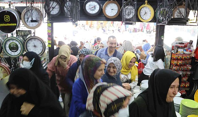 Züccaciye mağazasının açılışında izdiham