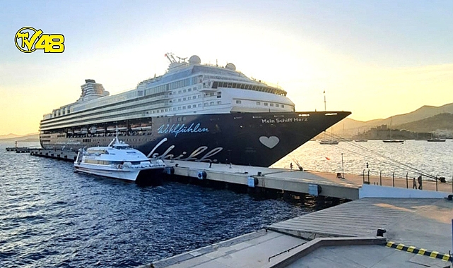 2 bin 509 Yolcu Taşıyan Mein Schiff Bodrum&#039;a Demir Attı