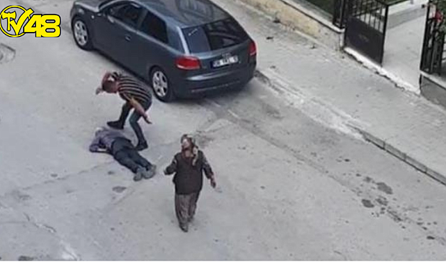 Genç çocuk, annesine tacizde bulunduğunu iddia ettiği adamı dakikalarca tekmeledi