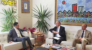 Fuat Oktay Kaza Yapan Vatandaşa Kolonya Tuttu