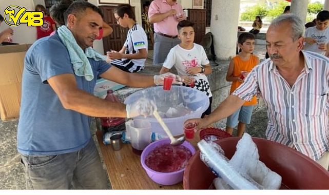 Bodrum&#039;da cami bahçesinde kar şerbeti ikram edildi