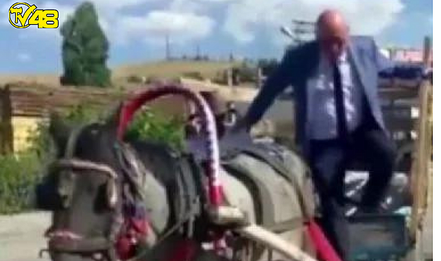 CHP Milletvekili Tanal, &#039;AK Partiliyim&#039; cevabını alınca at arabasından indi!