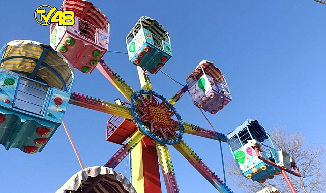 DÖNME DOLAPTA CİNSEL İLİŞKİYE GİRDİLER! LUNAPARK&#039;TA REZALET