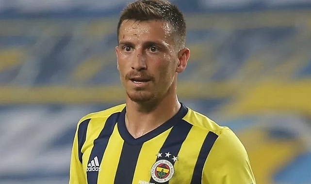 Fenerbahçe&#039;de Mert Hakan Yandaş UEFA listesinden çıkarıldı