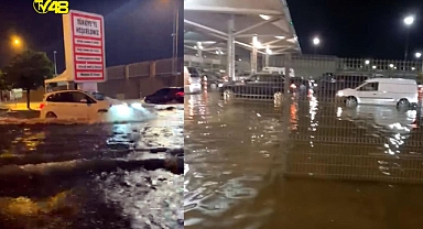 KAPIKULE SINIR KAPISINDA  ARAÇLAR SU İÇİNDE KALDI!