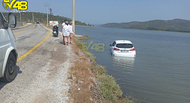 Milas'ın Boğaziçi Mahallesinde Araç Denize Uçtu