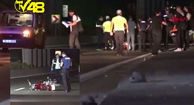 MOTORSİKLETTEN DÜŞEN GENÇLERİN ÜZERİNDEN ARAÇ GEÇTİ!