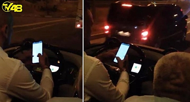 Otobüs şoförü seyir halindeyken böyle görüntülendi, kazaya davetiye çıkardı