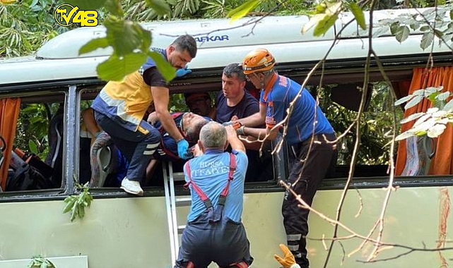 Son dakika:Bursa&#039;da tur otobüsü devrildi: Ölü ve yaralılar var...